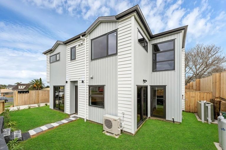 Photo of property in 163a Bradbury Road, Botany Downs, Auckland, 2010
