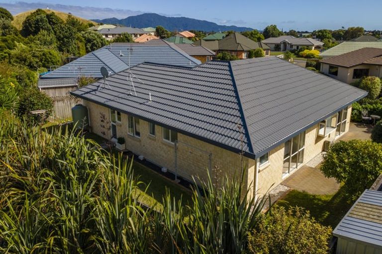 Photo of property in 17 Crown Hill, Paraparaumu, 5032
