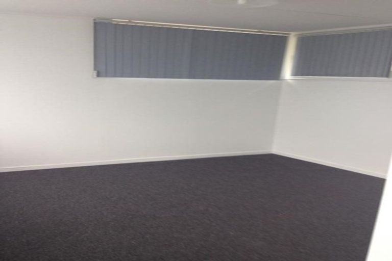 Photo of property in 16 Crompton Road, Massey, Auckland, 0614