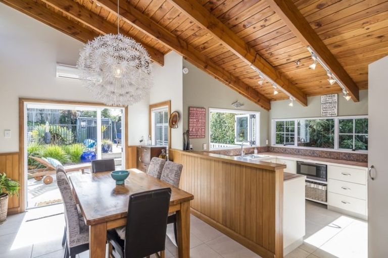 Photo of property in 21 Puriri Road, Waikanae, 5036