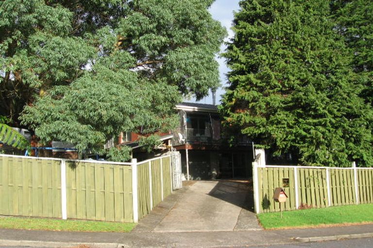 Photo of property in 14 Easter Parade, Glen Eden, Auckland, 0602