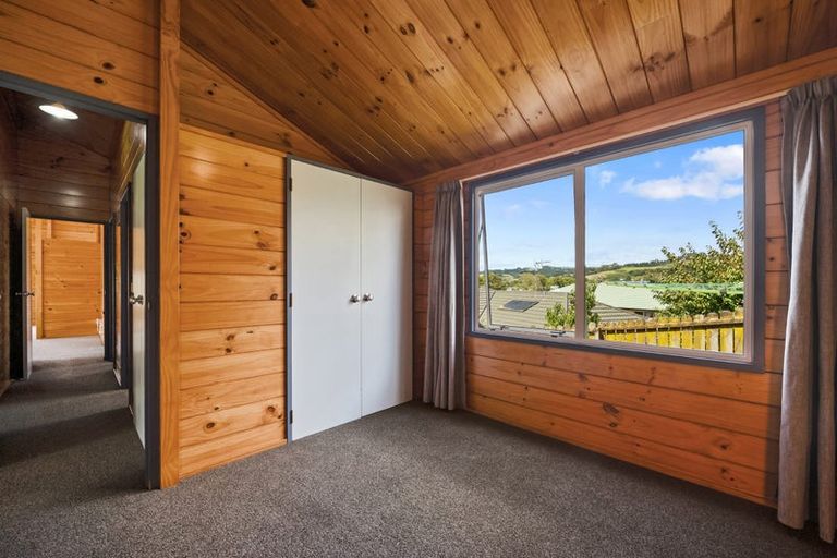 Photo of property in 9 Empressa Heights, Helensville, 0800
