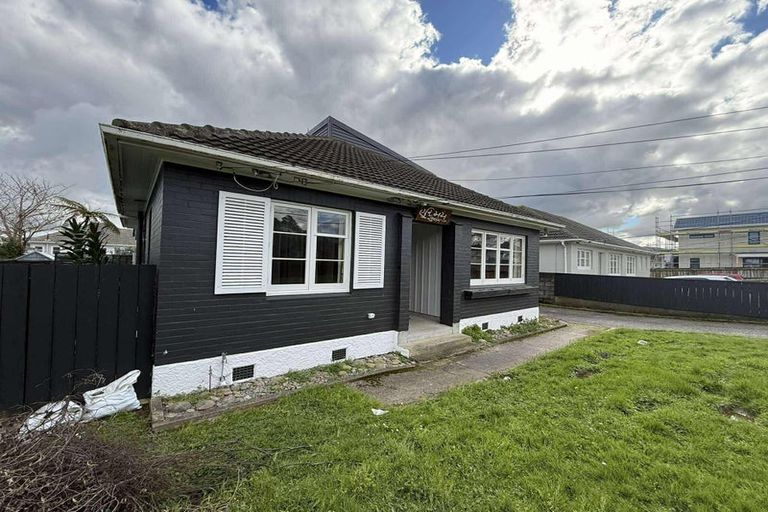 Photo of property in 353 Waiwhetu Road, Fairfield, Lower Hutt, 5011