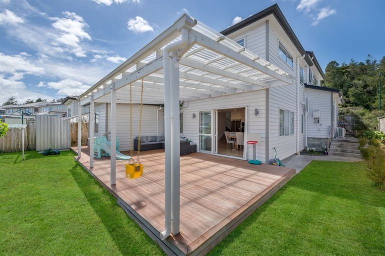 Photo of property in 25 Casheltown Way, Flat Bush, Auckland, 2019