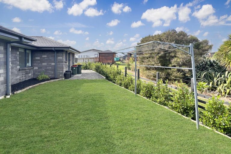 Photo of property in 3 Omahuru Road, Glenbrook, 2681