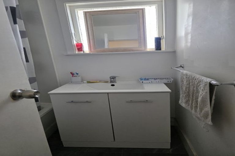 Photo of property in 6a Matahourua Crescent, Cannons Creek, Porirua, 5024