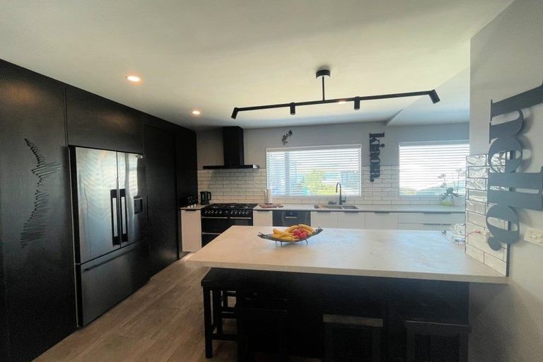 Photo of property in 1 Airlie Road, Plimmerton, Porirua, 5026