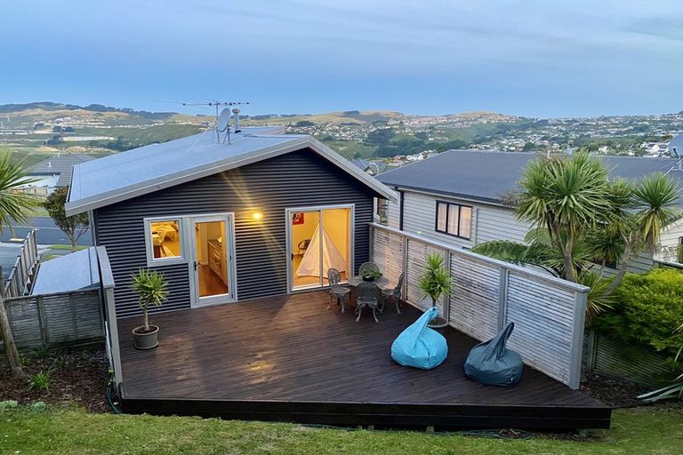 Photo of property in 27 Waverton Terrace, Churton Park, Wellington, 6037