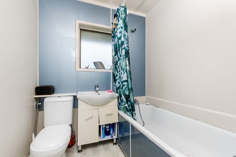 Photo of property in 4/28 Copley Street, New Lynn, Auckland, 0600