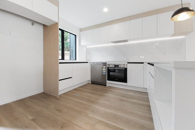 Photo of property in 29b Dawnhaven Drive, Te Atatu Peninsula, Auckland, 0610