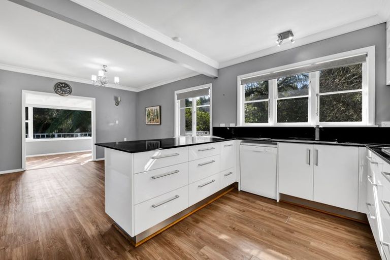 Photo of property in 402 South Road, Hawera, 4674