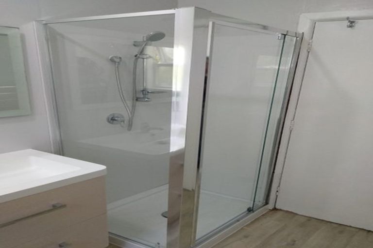 Photo of property in 88 Newlands Road, Newlands, Wellington, 6037