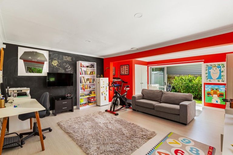 Photo of property in 46 Renata Crescent, Te Atatu Peninsula, Auckland, 0610