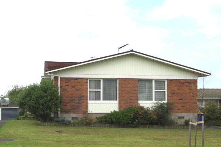 Photo of property in 1/55 Manhattan Heights, Glendene, Auckland, 0602