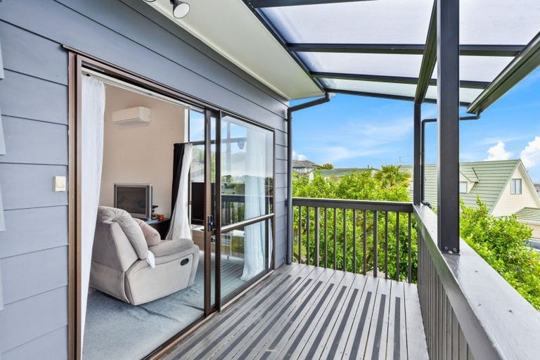 Photo of property in 13 Frosses Place, Massey, Auckland, 0614