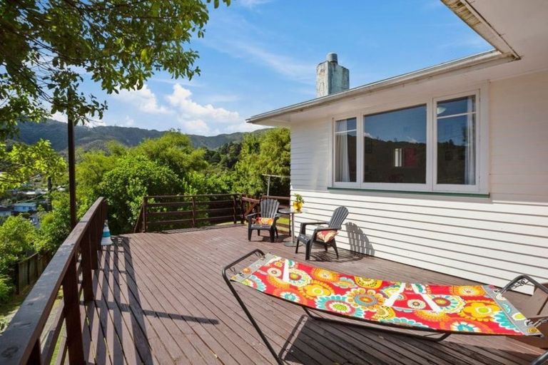 Photo of property in 32a Kopara Grove, Stokes Valley, Lower Hutt, 5019