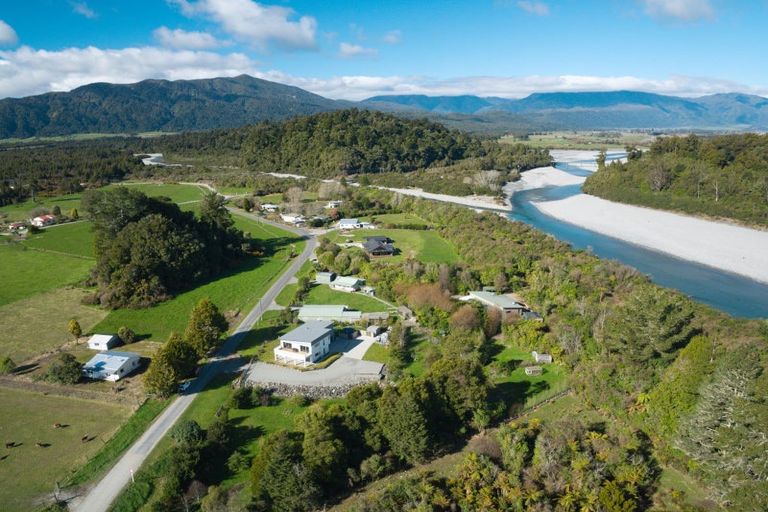 Photo of property in 91 Beach Road, Kakapotahi, Ross, 7885