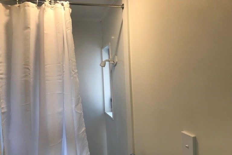Photo of property in 12 Prince Regent Drive, Half Moon Bay, Auckland, 2012