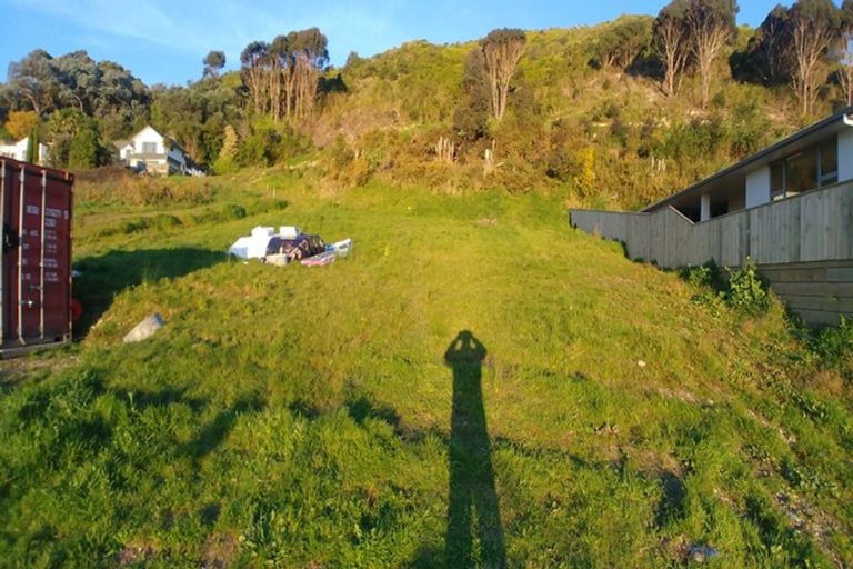 Photo of property in 97 Kakariki Grove, Waikanae, 5036