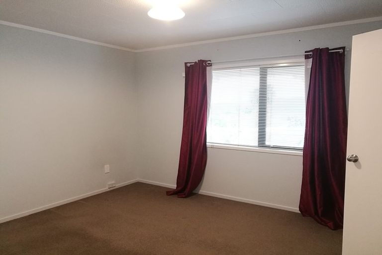 Photo of property in 11 Lasque Place, Glen Eden, Auckland, 0602