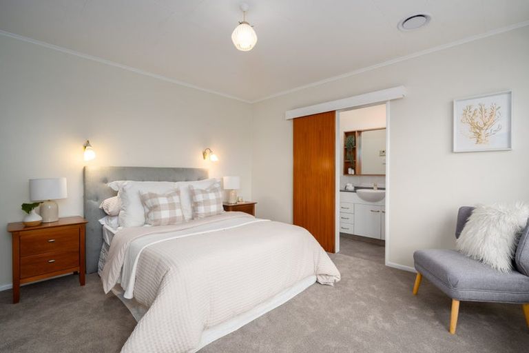 Photo of property in 11 Angell Street, Johnsonville, Wellington, 6037