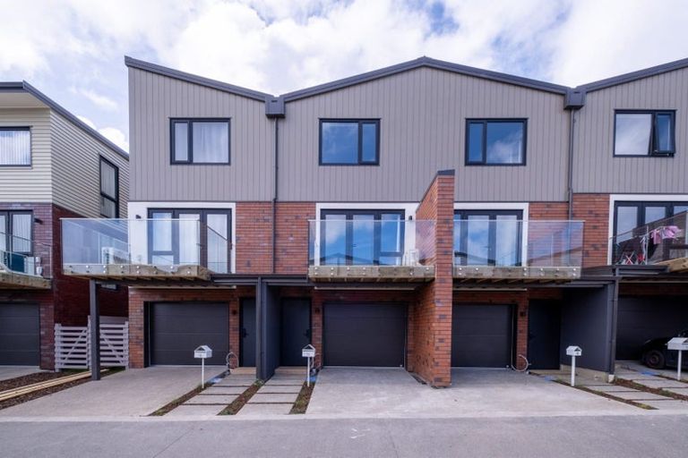 Photo of property in 14 Te Puketoka Lane, Mangere, Auckland, 2022