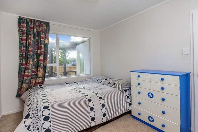 Photo of property in 24 Solar Road, Glen Eden, Auckland, 0602