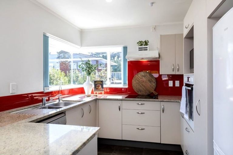 Photo of property in 8b Whiteley Street, Moturoa, New Plymouth, 4310