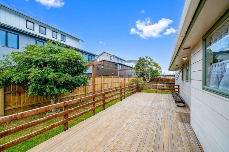 Photo of property in 11a Keeling Road, Henderson, Auckland, 0612