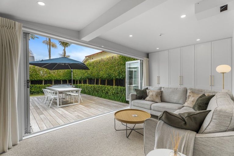 Photo of property in 9a North Avenue, Narrow Neck, Auckland, 0624