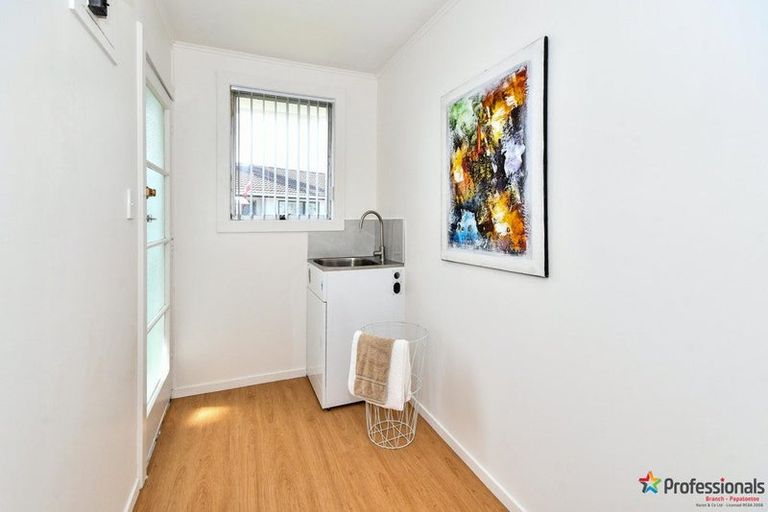 Photo of property in 2 Serrano Place, Clover Park, Auckland, 2023
