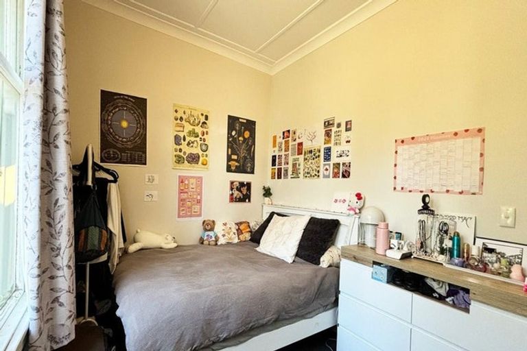 Photo of property in 4 Rixon Grove, Mount Victoria, Wellington, 6011