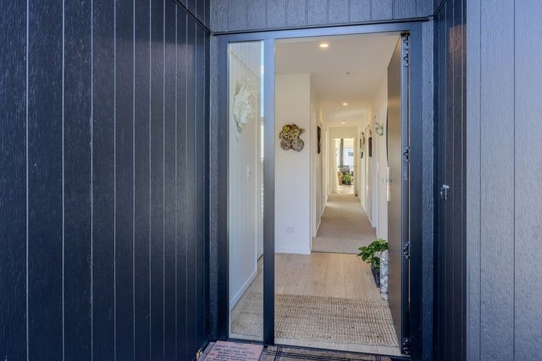 Photo of property in 20 Pounamu Avenue, Albert Town, Wanaka, 9305