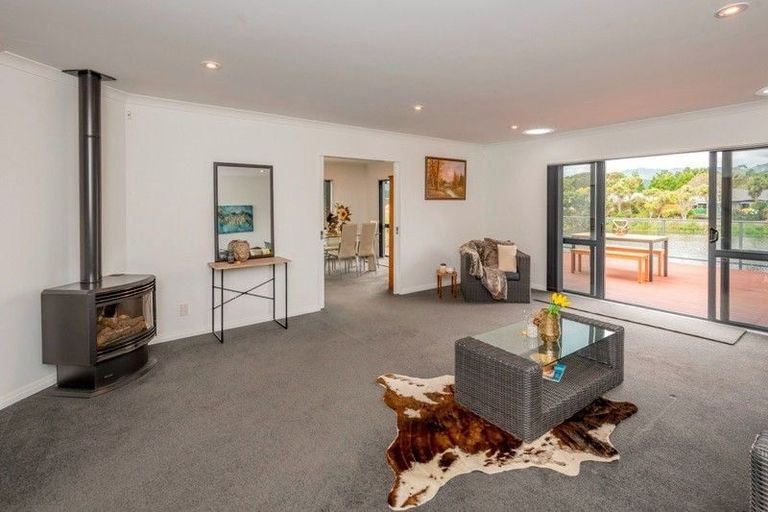 Photo of property in 62 The Drive, Paraparaumu Beach, Paraparaumu, 5032