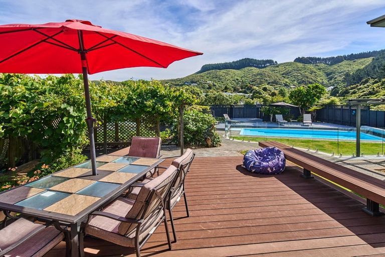 Photo of property in 7 Tui Terrace, Tawa, Wellington, 5028