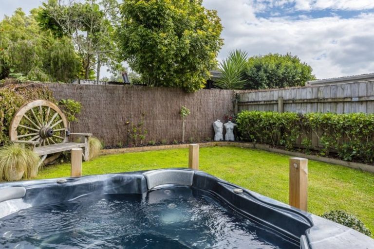 Photo of property in 7 Mcleod Street, Helensville, 0800