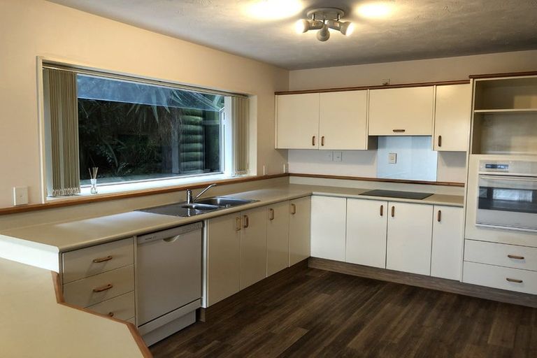 Photo of property in 18 Sedgwick Way, Westmorland, Christchurch, 8025