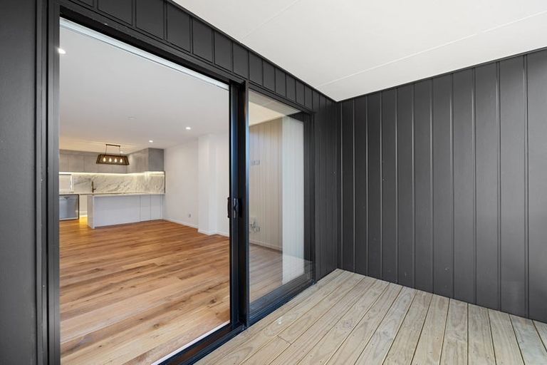 Photo of property in 5d Glendhu Road, Bayview, Auckland, 0629