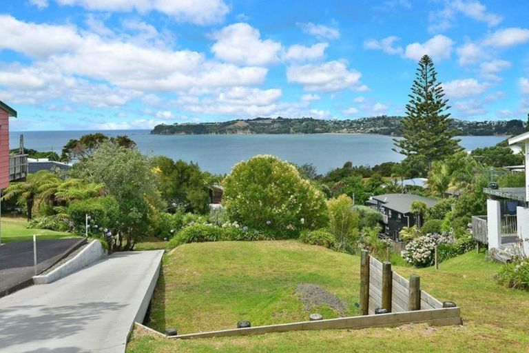 Photo of property in 19 Melandra Road, Stanmore Bay, Whangaparaoa, 0932