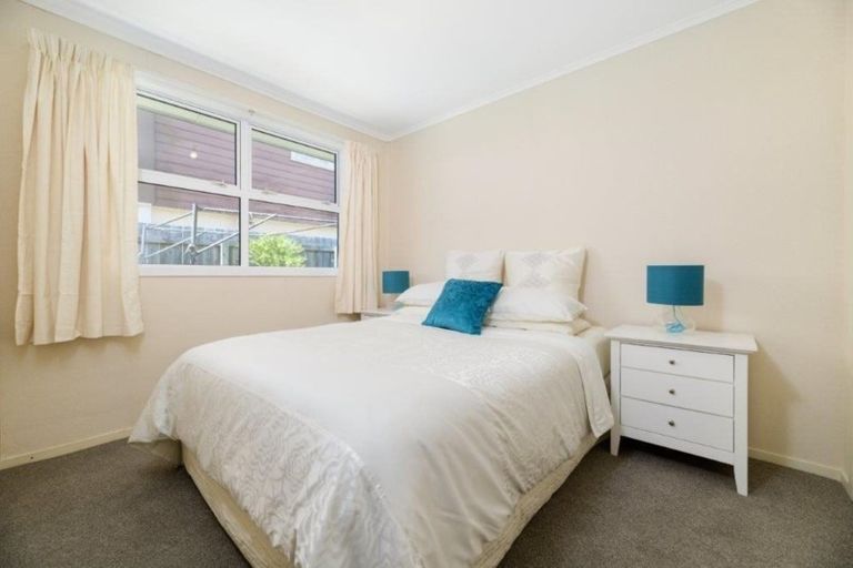 Photo of property in 2/92 Ngatai Road, Otumoetai, Tauranga, 3110