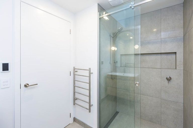 Photo of property in 2 Mudie Street, Alicetown, Lower Hutt, 5010