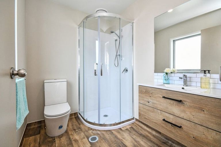 Photo of property in 2/70 Clevedon Road, Papakura, 2110