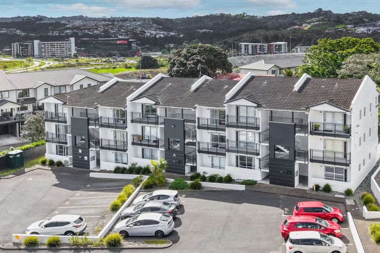 Photo of property in 14a/71 Spencer Road, Oteha, Auckland, 0632