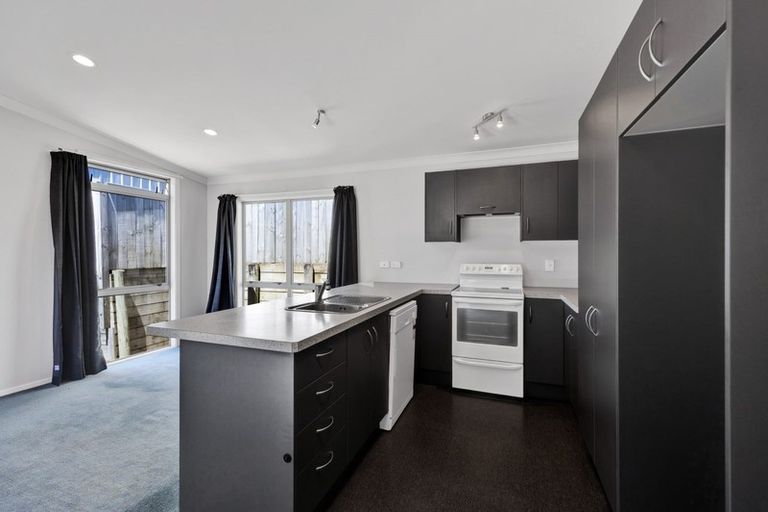 Photo of property in 2/2 Hori Street, Vogeltown, New Plymouth, 4310
