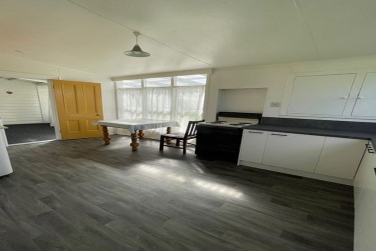 Photo of property in 76 Takapau Road, Tolaga Bay, 4077