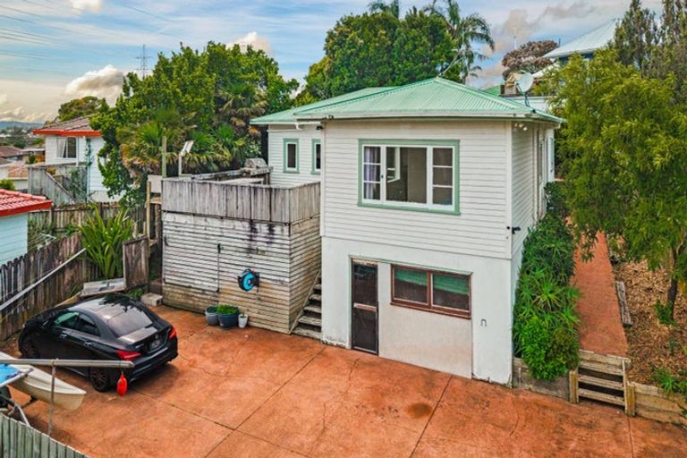 Photo of property in 2/73 Keegan Drive, Massey, Auckland, 0614