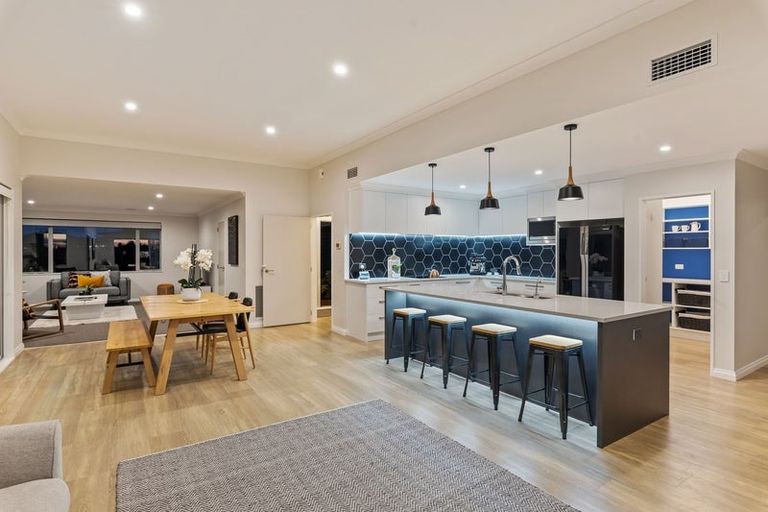 Photo of property in 11 Taranui Way, Paraparaumu Beach, Paraparaumu, 5032