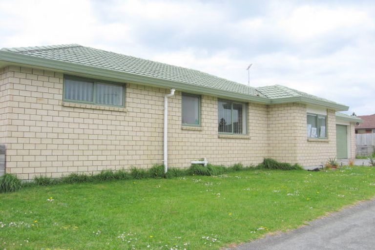 Photo of property in 17 Scotts Field Drive, Takanini, 2112