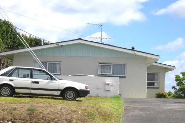 Photo of property in 1/114 Sunset Road, Unsworth Heights, Auckland, 0632