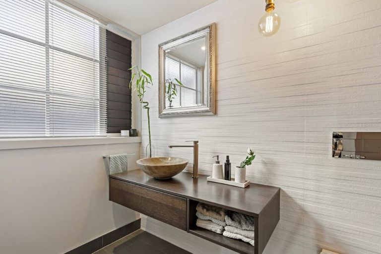Photo of property in 1/2 Clifton Road, Hauraki, Auckland, 0622